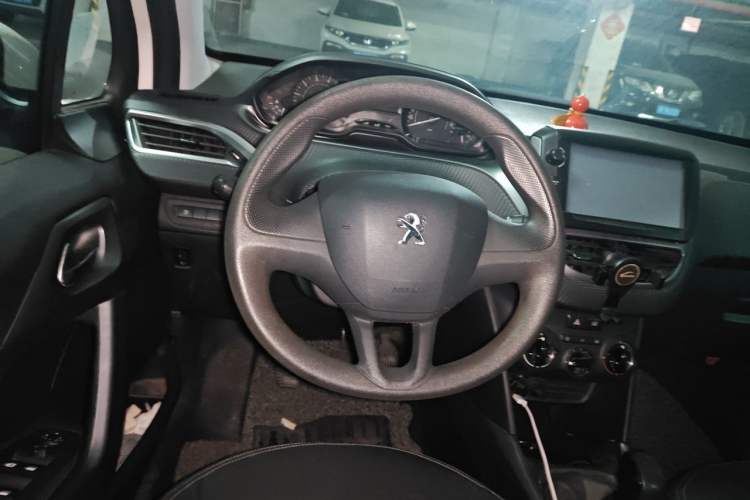 Used Peugeot 2008 2014 1.6L Manual Trend Edition Steering Wheel
