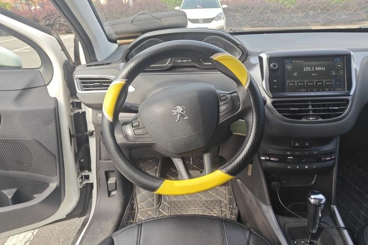 Used Peugeot 2008 2014 1.6L Automatic Fashion Edition Steering Wheel