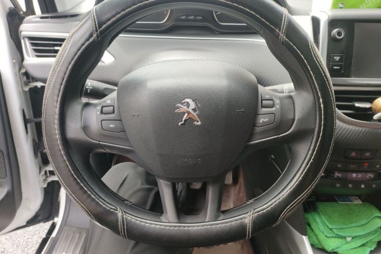 Used Peugeot 2008 2014 1.6L Manual Fashion Edition Steering Wheel