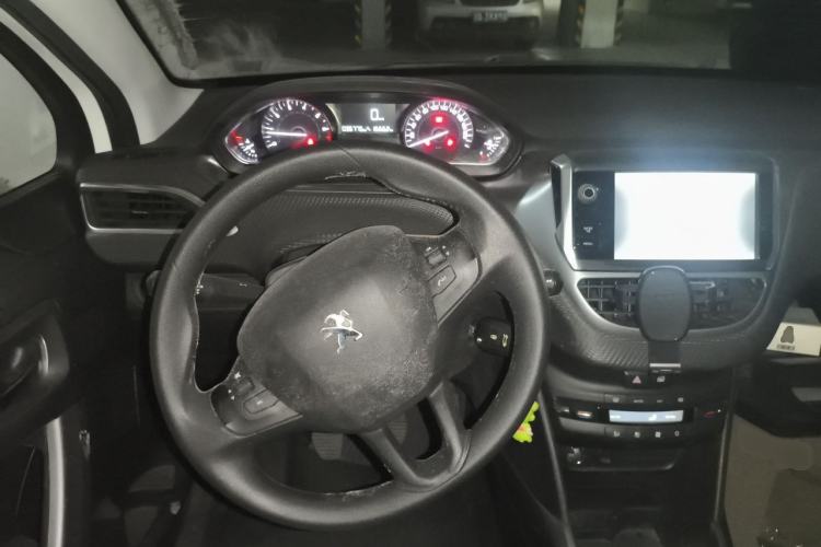 Used Peugeot 2008 2014 1.6L Manual Fashion Edition Steering Wheel