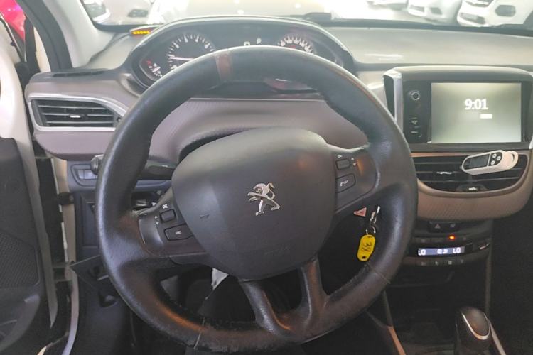 Used Peugeot 2008 2014 1.6L Automatic Fashion Edition Steering Wheel