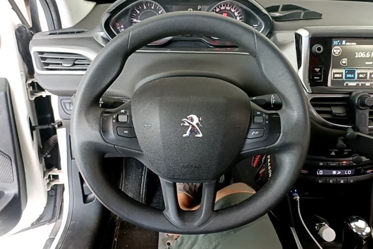 Used Peugeot 2008 2014 1.6L Automatic Fashion Edition Steering Wheel
