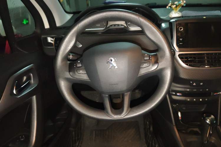 Used Peugeot 2008 2014 1.6L Automatic Fashion Edition Steering Wheel