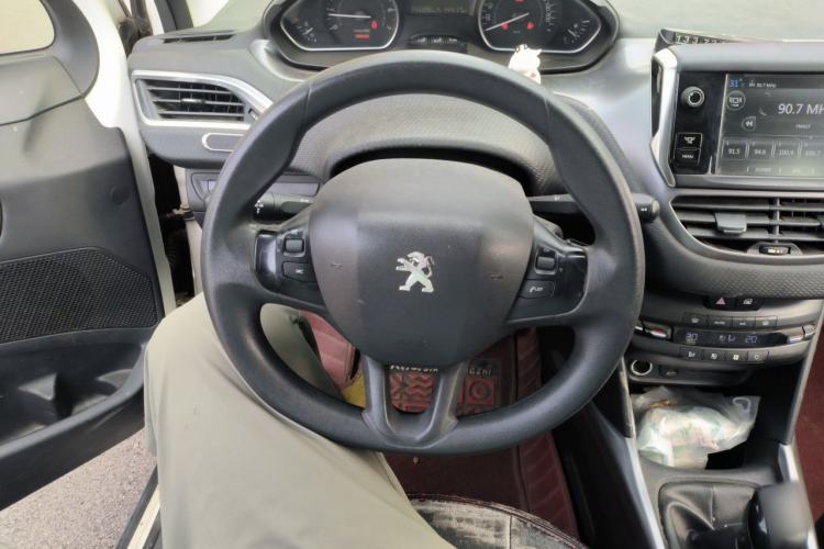 Used Peugeot 2008 2014 1.6L Manual Fashion Edition Steering Wheel