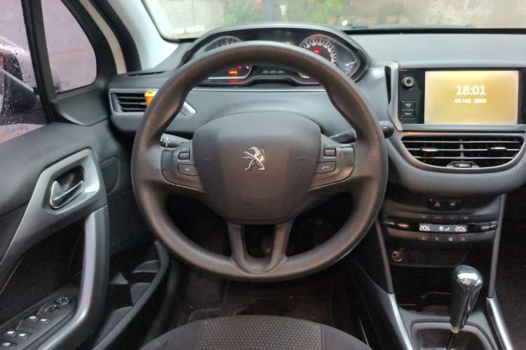Used Peugeot 2008 2014 1.6L Automatic Fashion Edition Steering Wheel