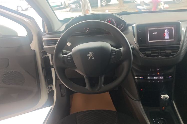 Used Peugeot 2008 2014 1.6L Automatic Fashion Edition Steering Wheel