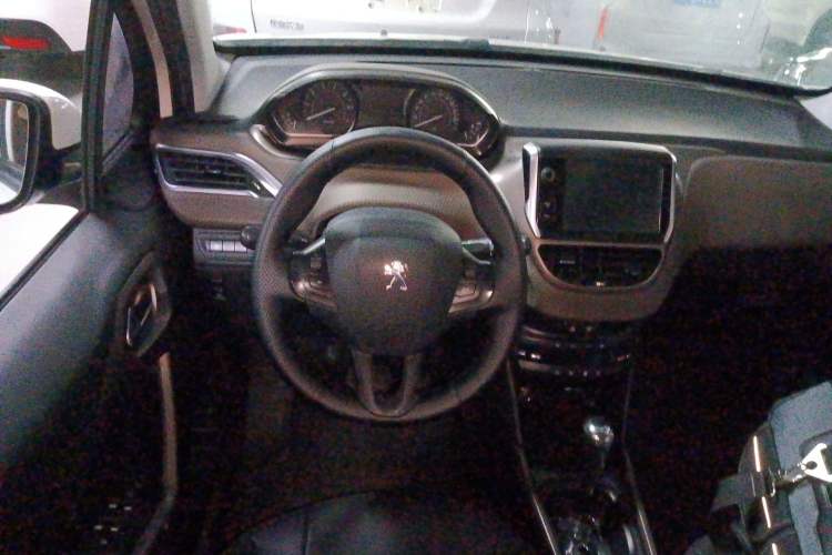 Used Peugeot 2008 2014 1.6L Automatic Fashion Edition Steering Wheel