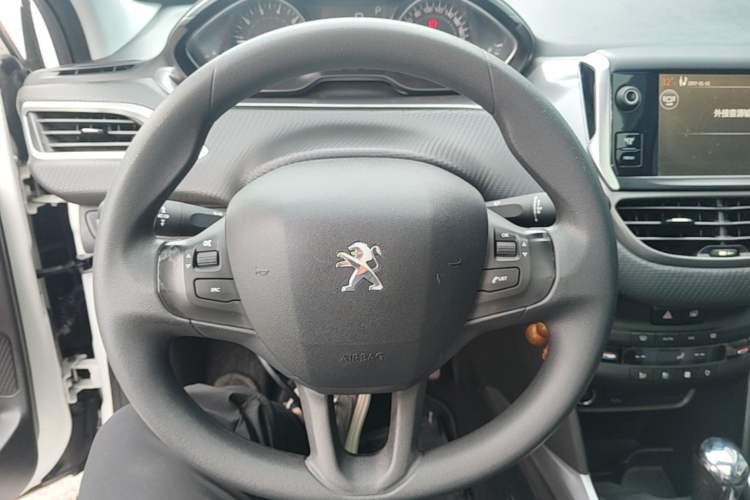 Used Peugeot 2008 2014 1.6L Automatic Fashion Edition Steering Wheel