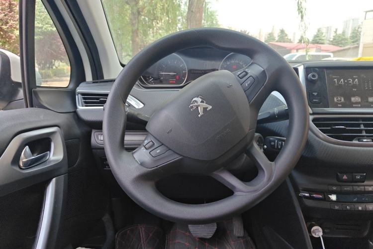 Used Peugeot 2008 2014 1.6L Automatic Fashion Edition Steering Wheel