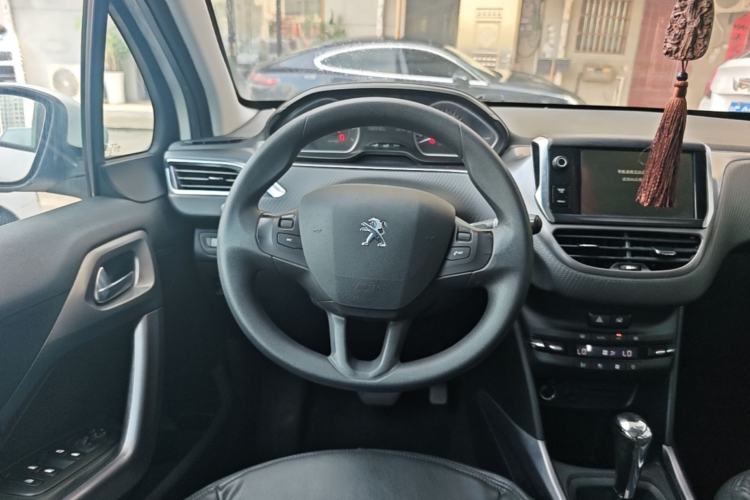 Used Peugeot 2008 2014 1.6L Automatic Fashion Edition Steering Wheel