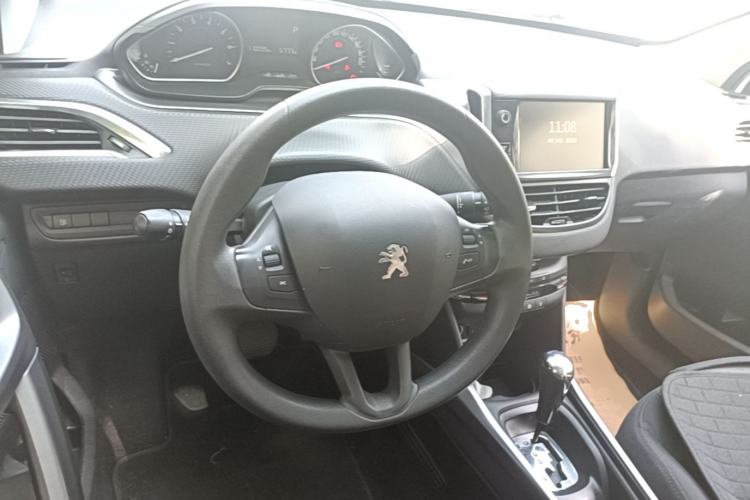 Used Peugeot 2008 2014 1.6L Automatic Fashion Edition Steering Wheel