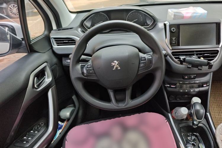 Used Peugeot 2008 2014 1.6L Automatic Fashion Edition Steering Wheel