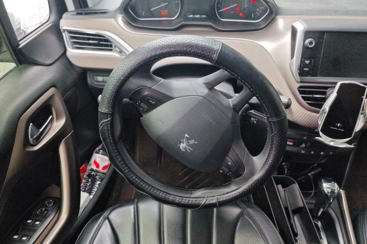 Used Peugeot 2008 2014 1.6L Automatic Fashion Edition Steering Wheel