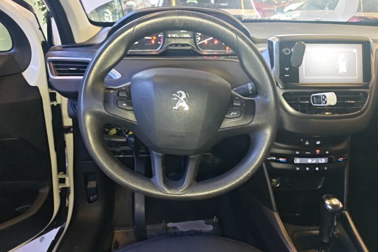 Used Peugeot 2008 2014 1.6L Automatic Fashion Edition Steering Wheel