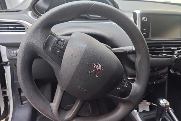 Used Peugeot 2008 2014 1.6L Automatic Fashion Edition Steering Wheel