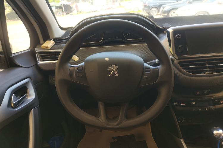 Used Peugeot 2008 2014 1.6L Automatic Fashion Edition Steering Wheel