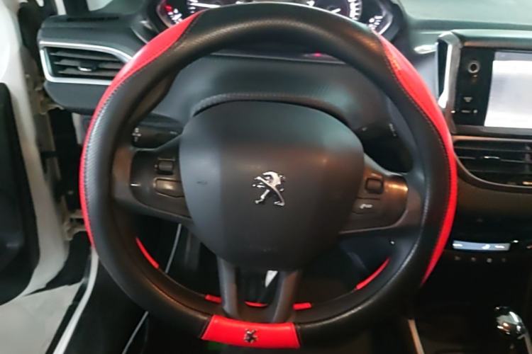 Used Peugeot 2008 2014 1.6L Automatic Fashion Edition Steering Wheel