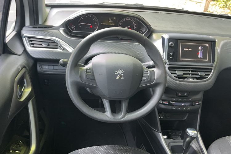 Used Peugeot 2008 2014 1.6L Automatic Fashion Edition Steering Wheel