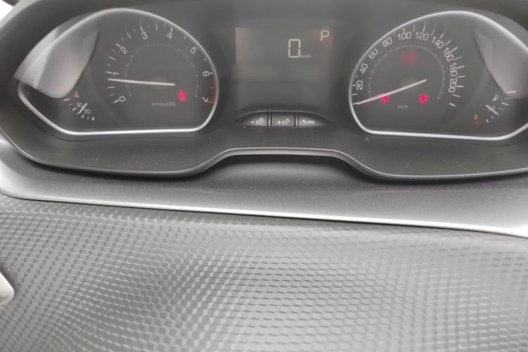 Used Peugeot 2008 2014 1.6L Automatic Fashion Edition Steering Wheel