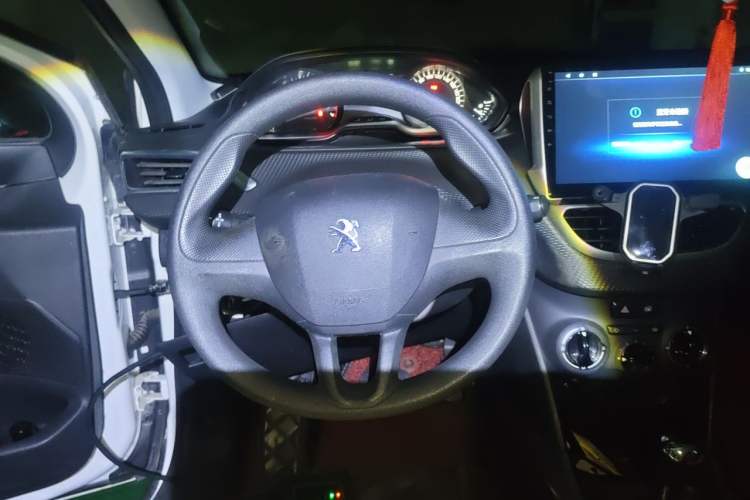 Used Peugeot 2008 2014 1.6L Automatic Trend Edition Steering Wheel