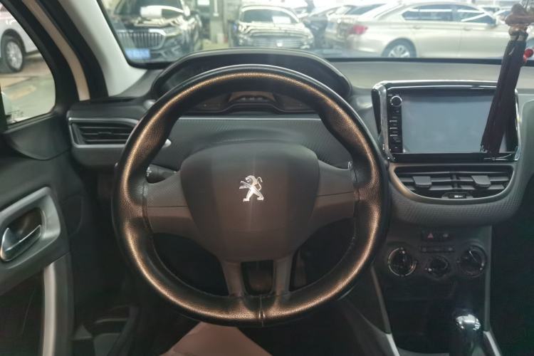 Used Peugeot 2008 2014 1.6L Automatic Trend Edition Steering Wheel