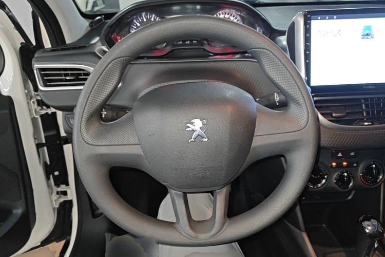 Used Peugeot 2008 2014 1.6L Automatic Trend Edition Steering Wheel