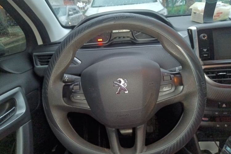 Used Peugeot 2008 2014 1.6L Automatic Fashion Edition Steering Wheel