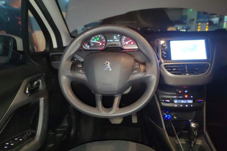 Used Peugeot 2008 2014 1.6L Automatic Fashion Edition Steering Wheel