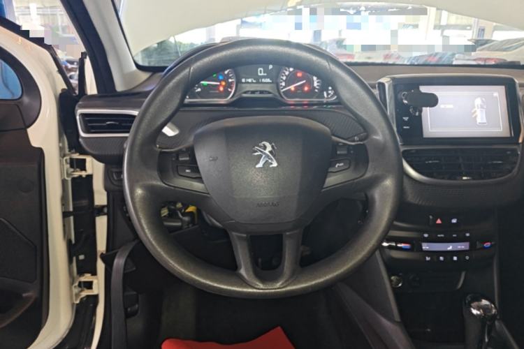 Used Peugeot 2008 2014 1.6L Automatic Fashion Edition Steering Wheel