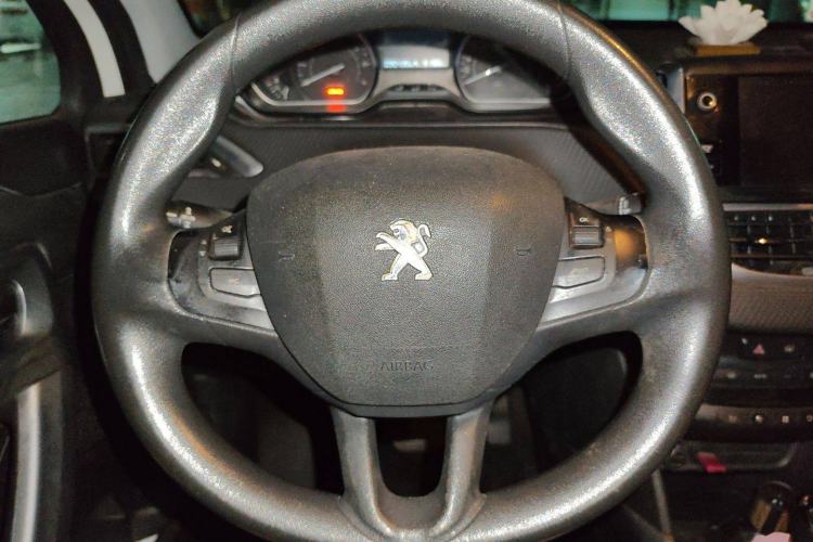 Used Peugeot 2008 2014 1.6L Automatic Fashion Edition Steering Wheel