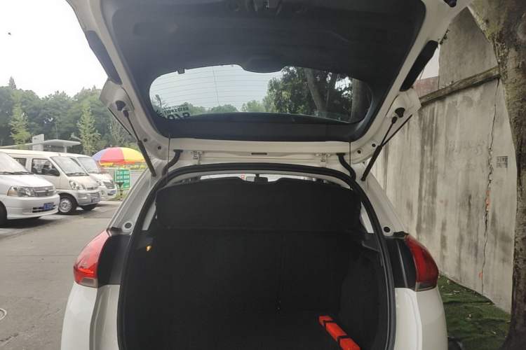 Used Peugeot 2008 2014 1.6L Automatic Fashion Edition Trunk