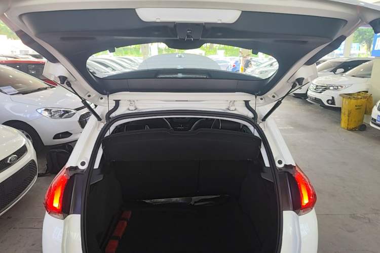 Used Peugeot 2008 2014 1.6L Automatic Fashion Edition Trunk