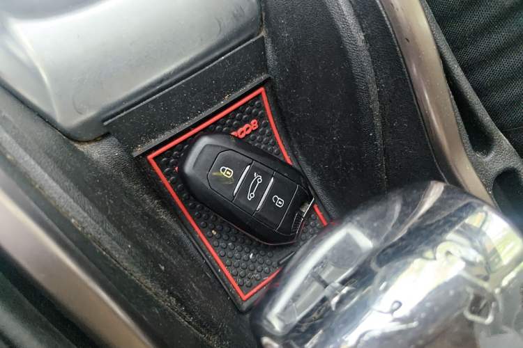 Used Peugeot 2008 2014 1.6L Automatic Navigation Edition Vehicle Key