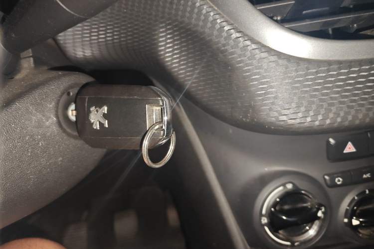 Used Peugeot 2008 2014 1.6L Manual Trend Edition Vehicle Key