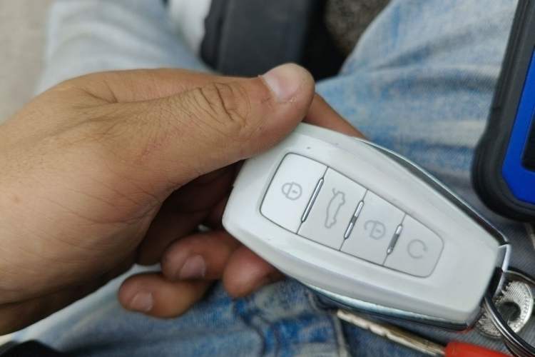 Used Peugeot 2008 2014 1.6L Automatic Navigation Edition Vehicle Key