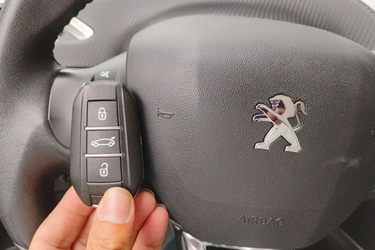 Used Peugeot 2008 2014 1.6L Automatic Navigation Edition Vehicle Key