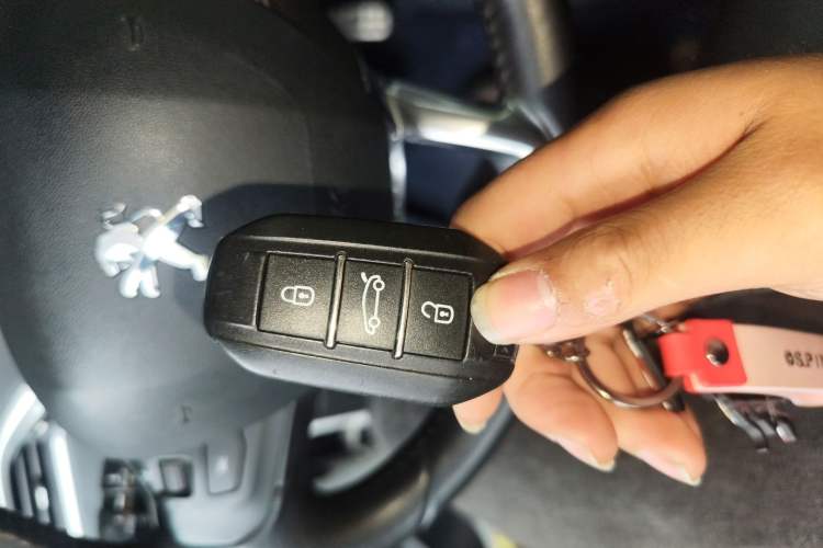 Used Peugeot 2008 2014 1.6L Automatic Navigation Edition Vehicle Key