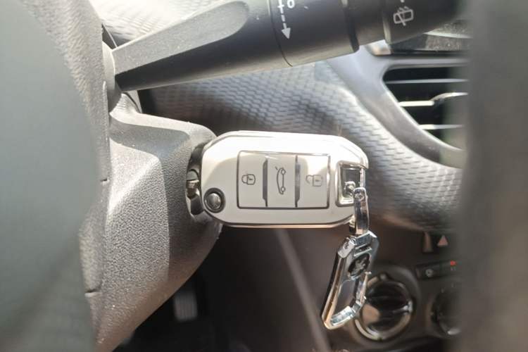Used Peugeot 2008 2014 1.6L Manual Trend Edition Vehicle Key
