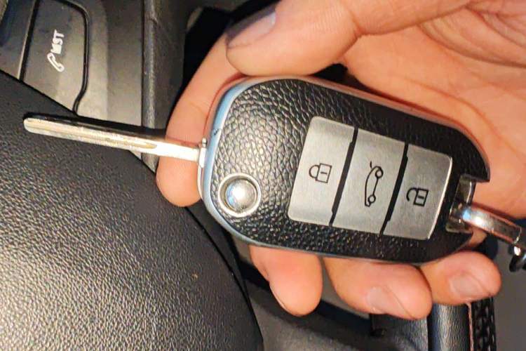 Used Peugeot 2008 2014 1.6L Automatic Fashion Edition Vehicle Key