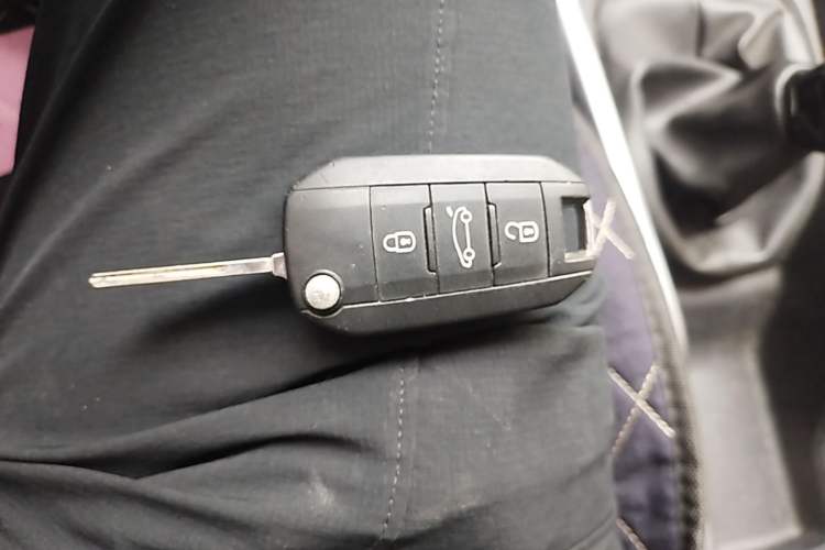Used Peugeot 2008 2014 1.6L Manual Fashion Edition Vehicle Key