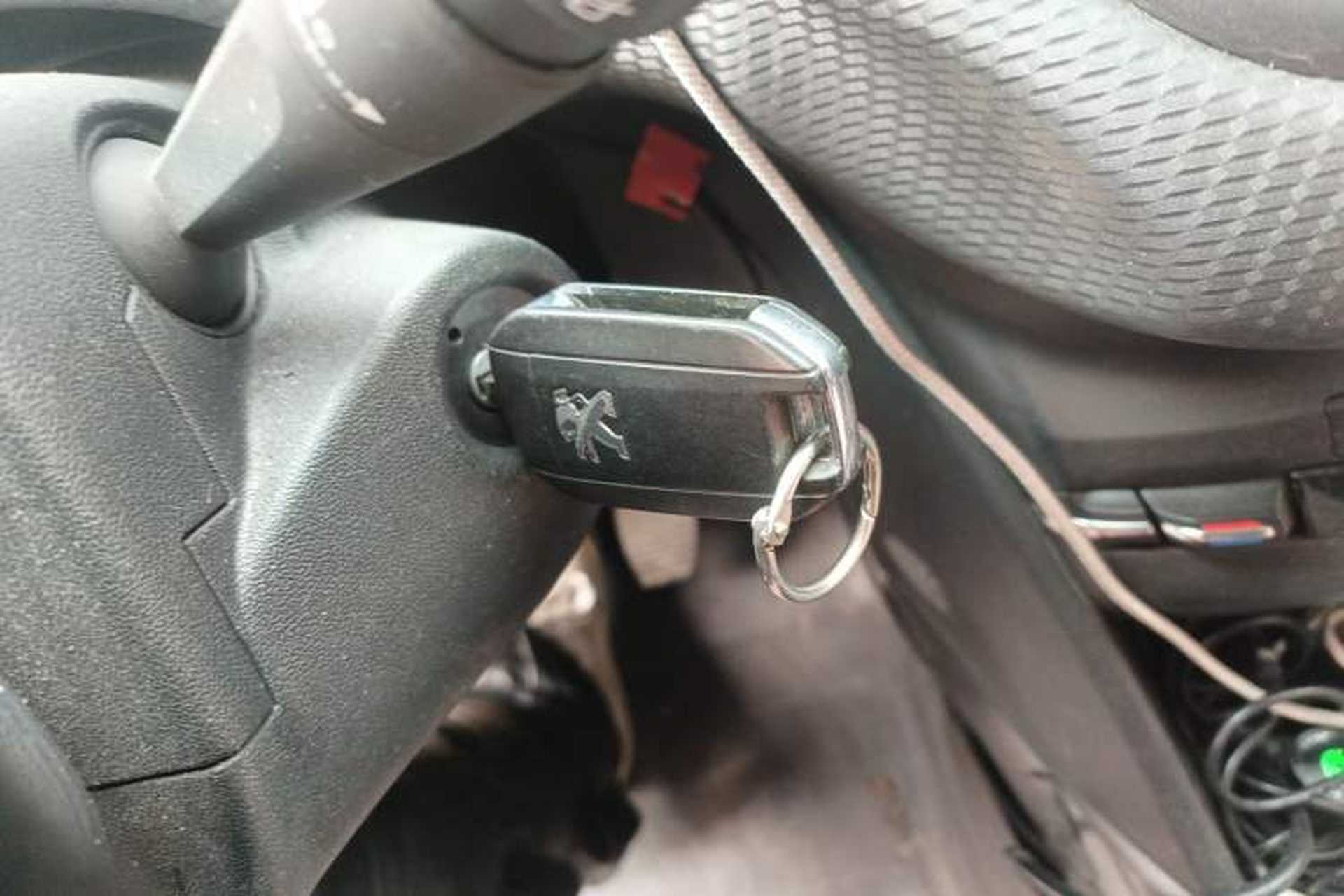 Used Peugeot 2008 2014 1.6L Manual Fashion Edition Vehicle Key