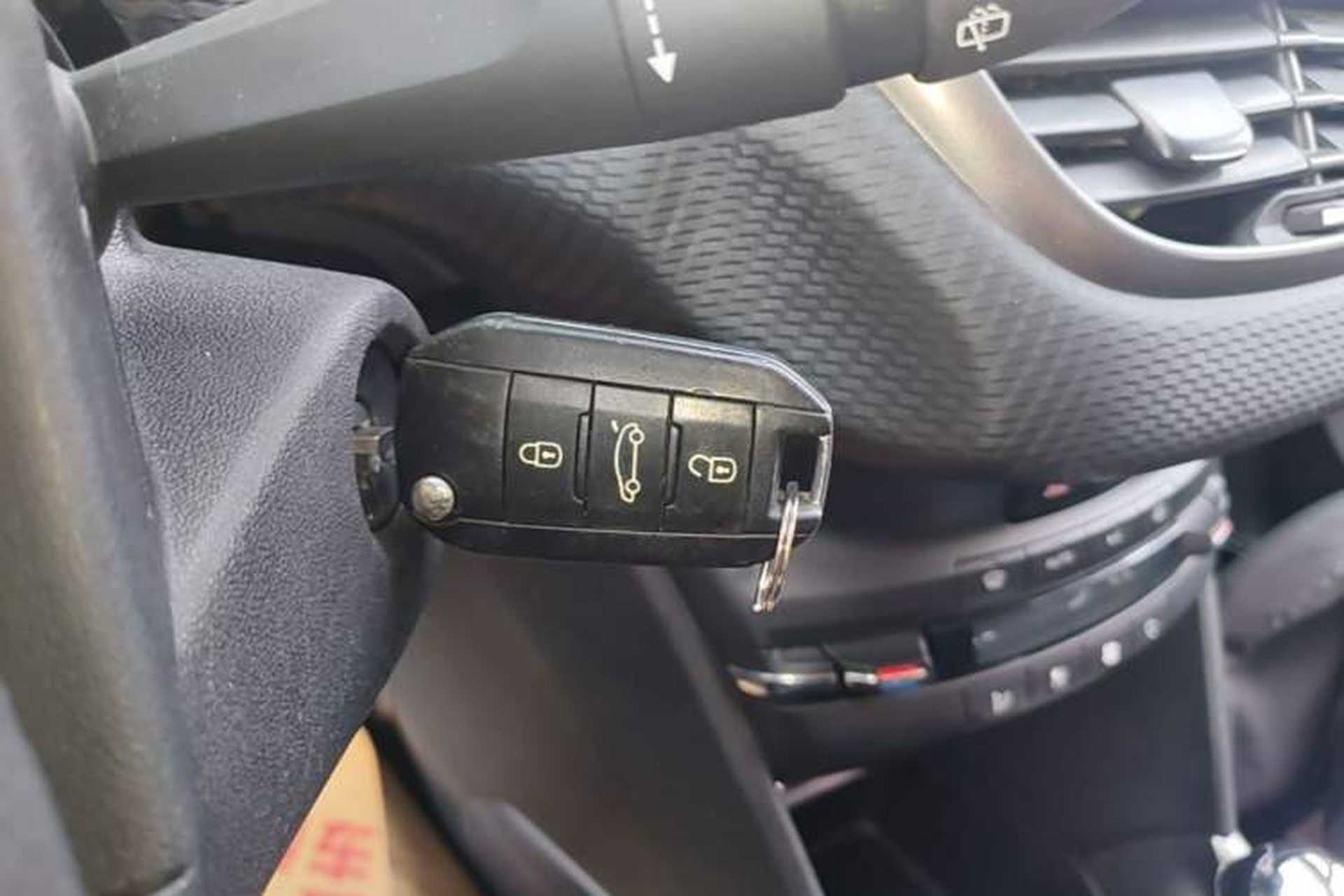 Used Peugeot 2008 2014 1.6L Automatic Fashion Edition Vehicle Key