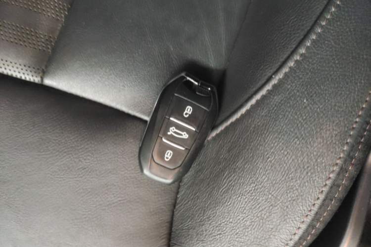 Used Peugeot 2008 2014 1.6L Automatic Navigation Edition Vehicle Key