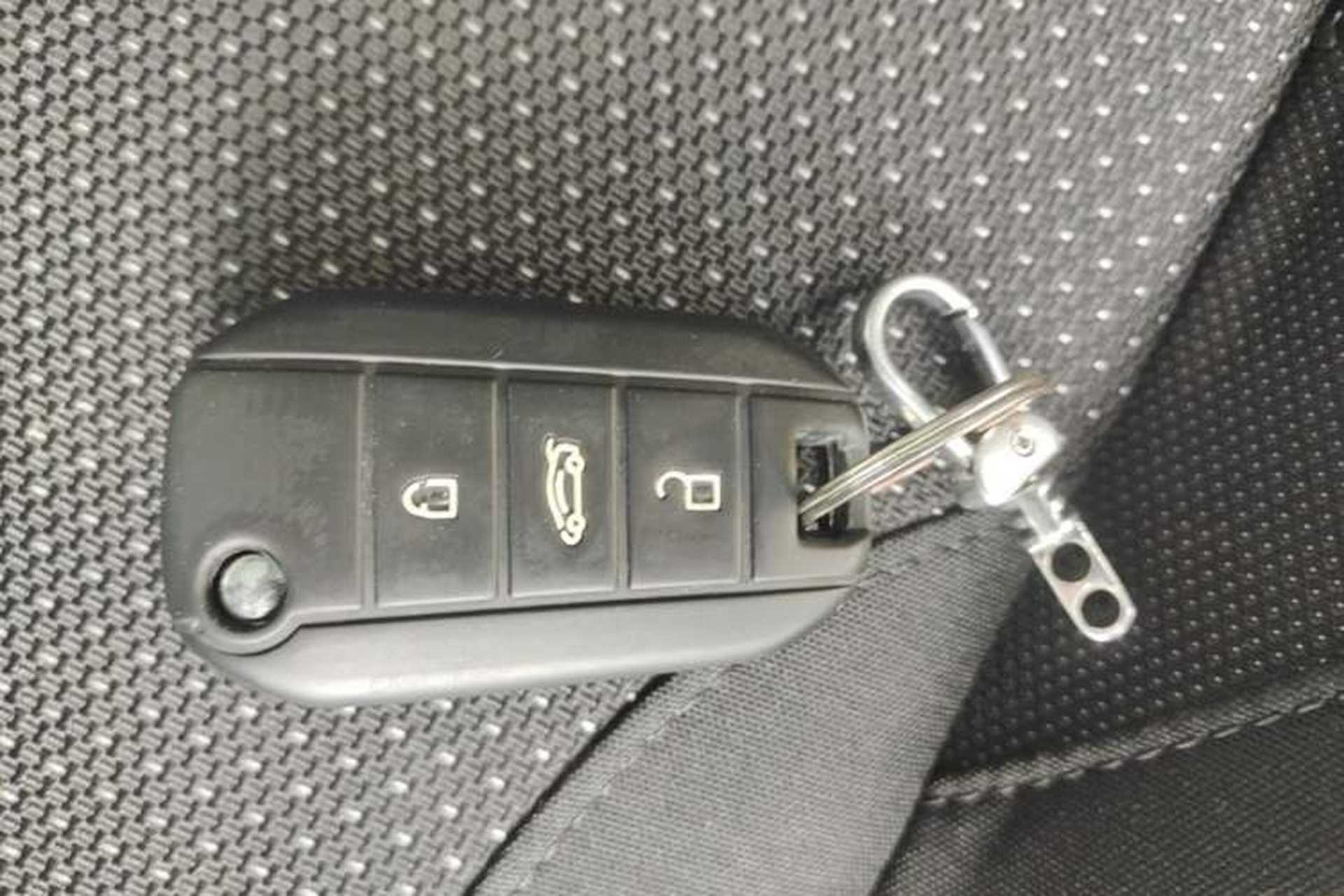 Used Peugeot 2008 2014 1.6L Automatic Fashion Edition Vehicle Key
