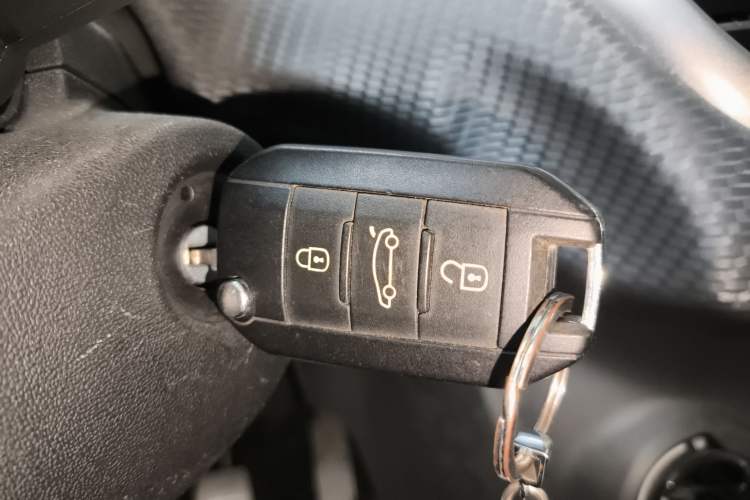 Used Peugeot 2008 2014 1.6L Manual Trend Edition Vehicle Key