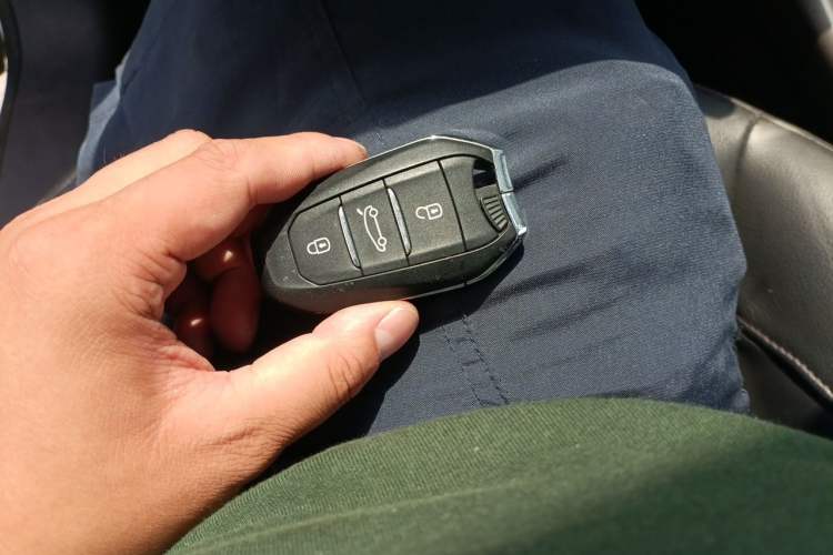 Used Peugeot 2008 2014 1.6L Automatic Navigation Edition Vehicle Key