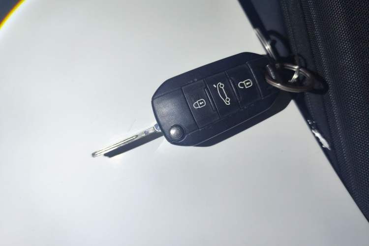 Used Peugeot 2008 2014 1.6L Manual Trend Edition Vehicle Key