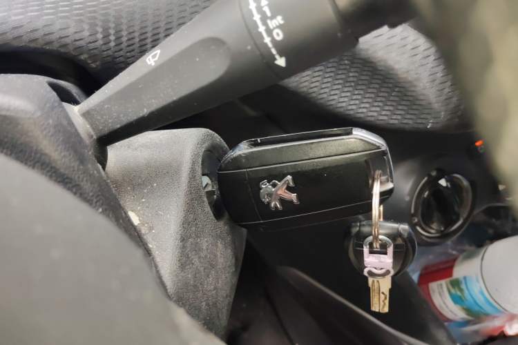 Used Peugeot 2008 2014 1.6L Manual Trend Edition Vehicle Key