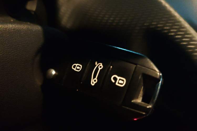 Used Peugeot 2008 2014 1.6L Automatic Fashion Edition Vehicle Key