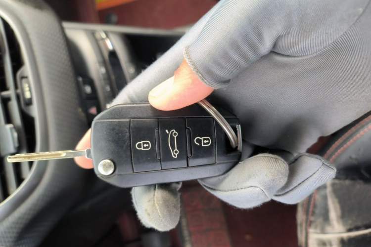 Used Peugeot 2008 2014 1.6L Manual Fashion Edition Vehicle Key